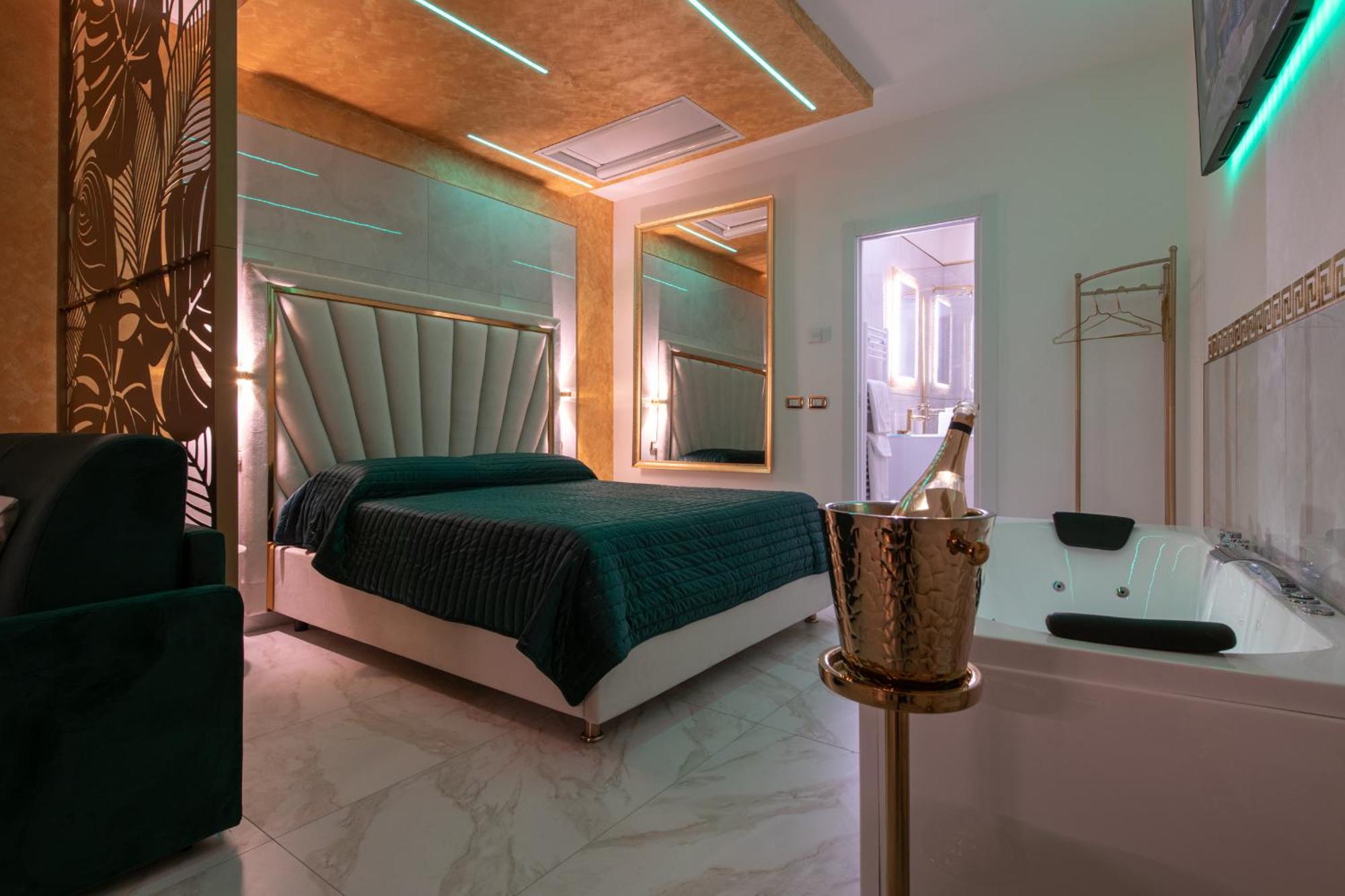 Fashion Apartment Gold Bologna With Jacuzzi & Car Garage Экстерьер фото